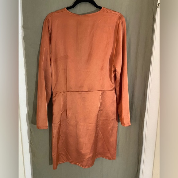 PrettyLittleThing RUST SATIN LONG SLEEVE WRAP DRESS - US-M - Picture 2 of 5